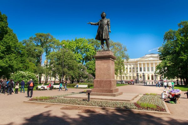 Comment organiser une aventure en ski de randonnée dans les Alpes suisses?