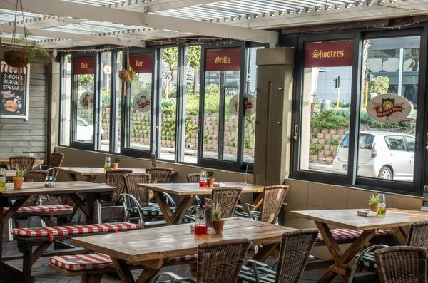 Bars à faire absolument à paris : les meilleures terrasses 2025